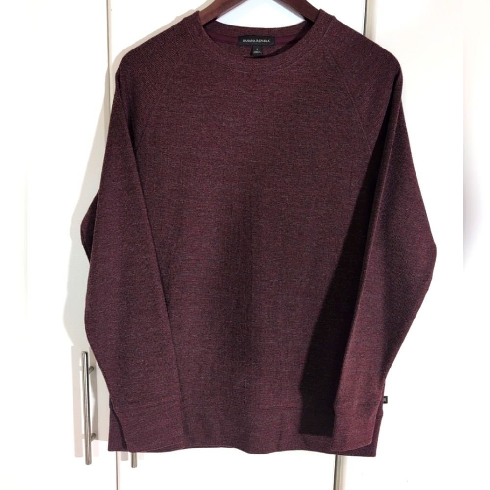 Banana Republic Mens Crew Neck  Red Cherry Sweater/Sweatshirt Size Small